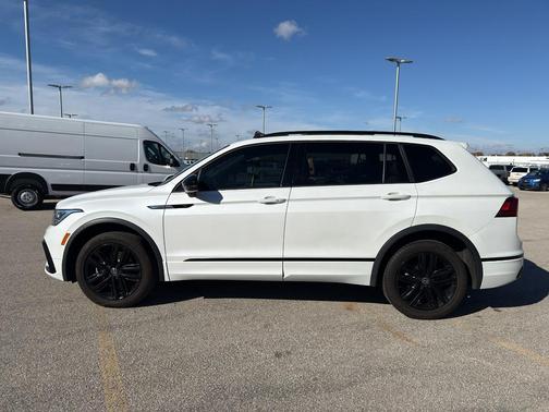 2022 Volkswagen Tiguan 2.0T SE R-Line Black