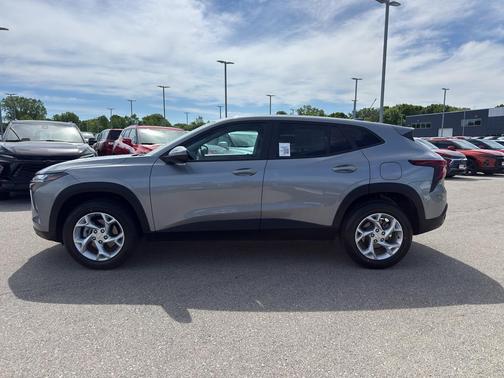 Sterling Gray Metallic 2024 Chevrolet Trax LS