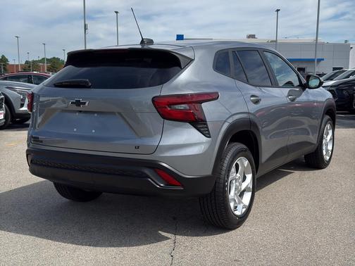 Sterling Gray Metallic 2024 Chevrolet Trax LS