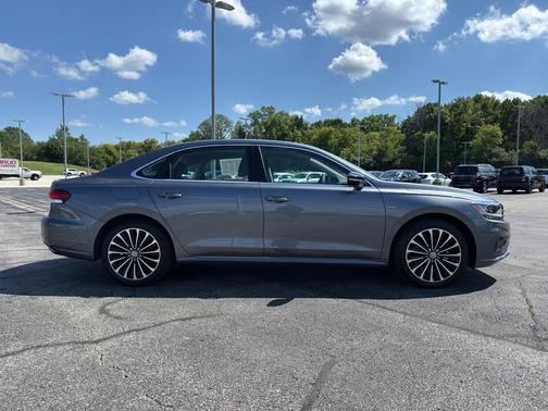 2022 Volkswagen Passat 2.0T Limited Edition