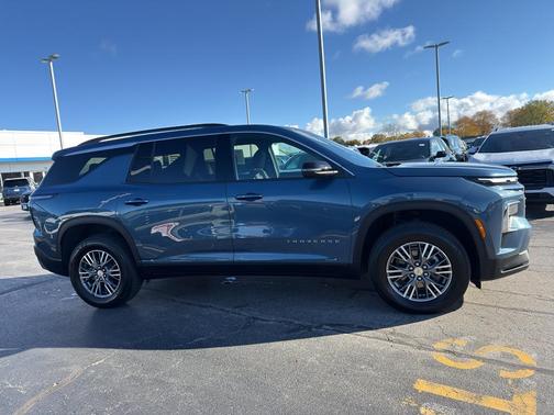 2025 Chevrolet Traverse LT