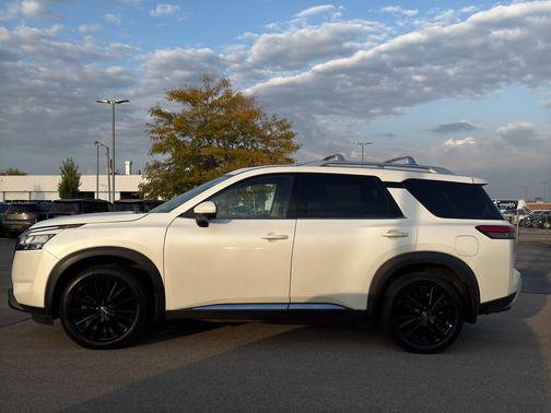 2022 Nissan Pathfinder Platinum