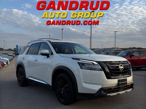 2022 Nissan Pathfinder Platinum