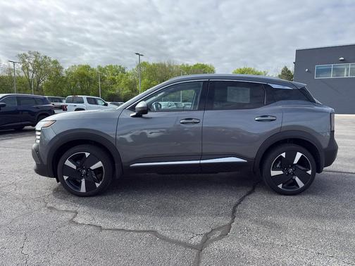 Gun Metallic 2025 Nissan Kicks SR