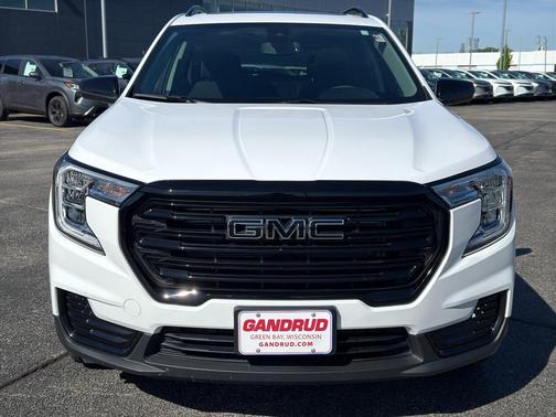 Summit White 2023 GMC Terrain SLE