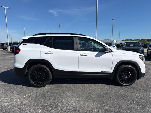 Summit White 2023 GMC Terrain SLE