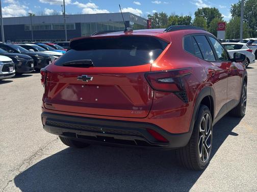 Cayenne Orange Metallic 2024 Chevrolet Trax 2RS