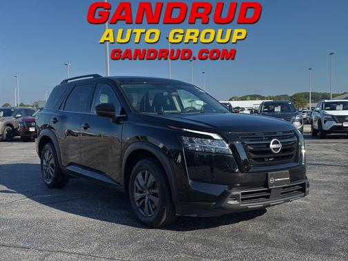 2022 Nissan Pathfinder SV