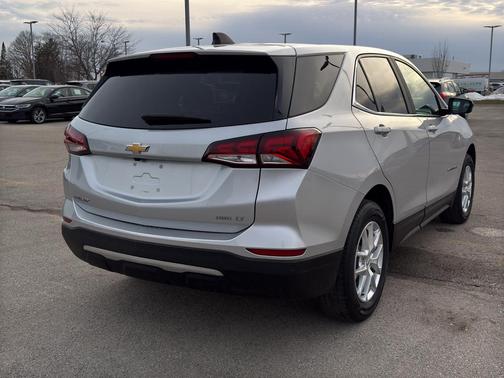 Silver Ice Metallic 2022 Chevrolet Equinox 2LT