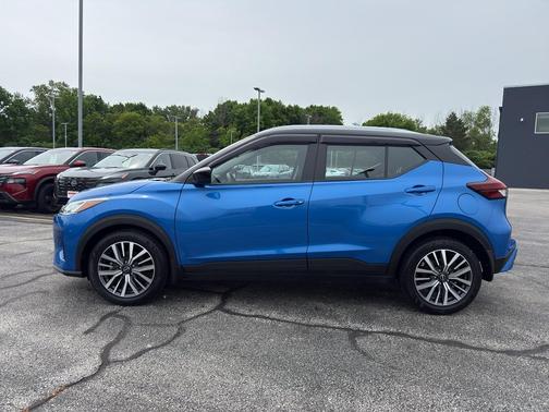 2 Tone Blue / Black 2023 Nissan Kicks SV