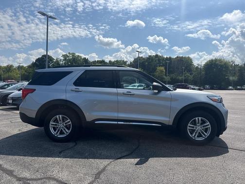 Iconic Silver Metallic 2023 Ford Explorer XLT