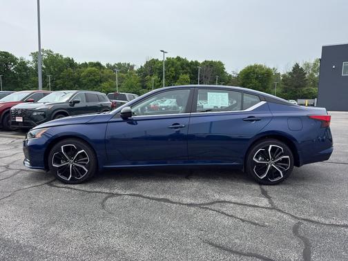 Deep Blue Pearl 2024 Nissan Altima 2.5 SR