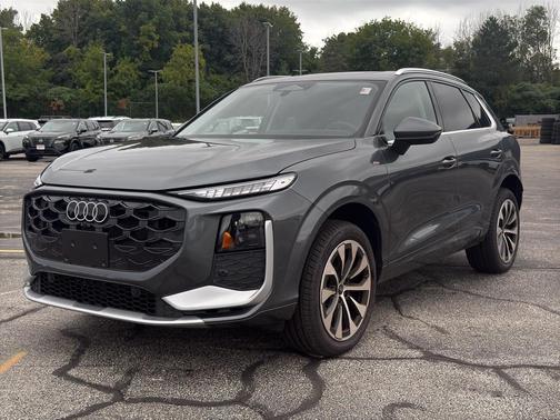 Daytona Gray Pearl Effect 2026 Audi Q3 S line