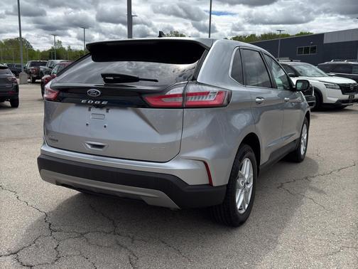 Iconic Silver 2022 Ford Edge SEL