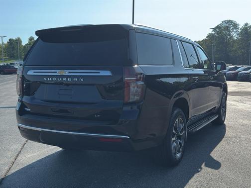 2023 Chevrolet Suburban LT