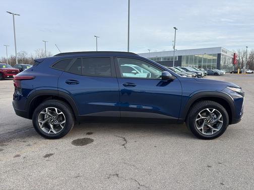 Blue Glow Metallic 2024 Chevrolet Trax LT