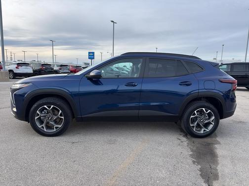 Blue Glow Metallic 2024 Chevrolet Trax LT