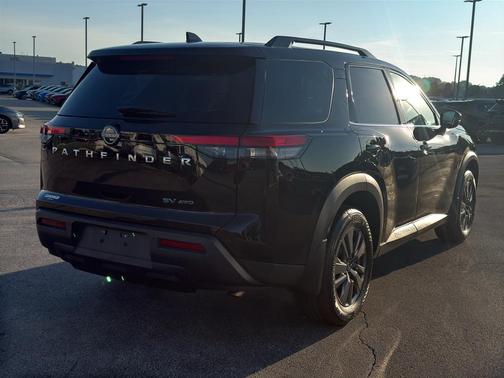 Black 2022 Nissan Pathfinder SV