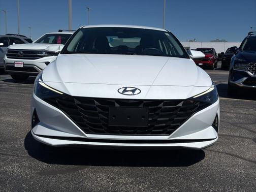 Quartz White 2021 Hyundai ELANTRA SE