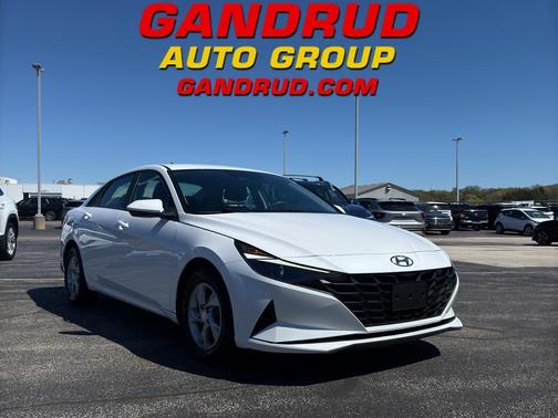 Quartz White 2021 Hyundai ELANTRA SE