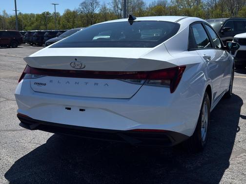 Quartz White 2021 Hyundai ELANTRA SE