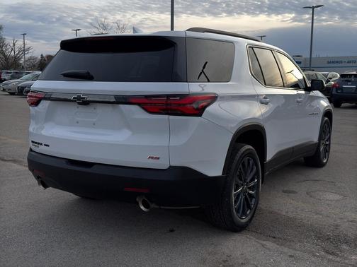 Summit White 2023 Chevrolet Traverse RS