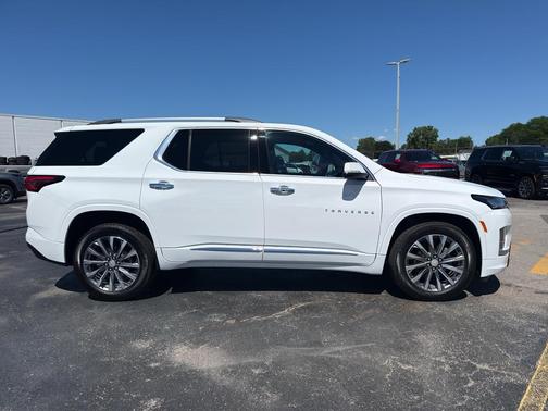 Summit White 2023 Chevrolet Traverse Premier