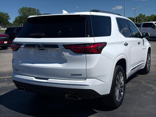 Summit White 2023 Chevrolet Traverse Premier