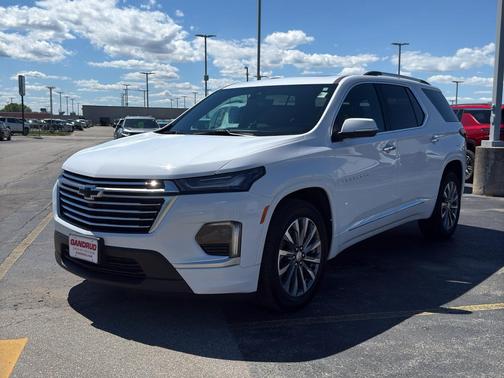 Summit White 2023 Chevrolet Traverse Premier