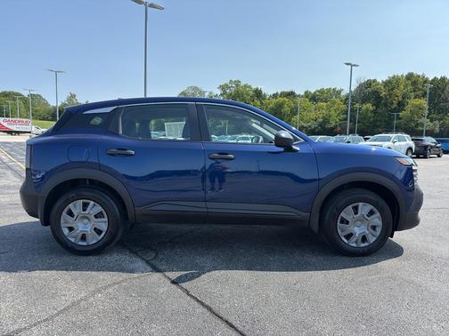 2025 Nissan Kicks S
