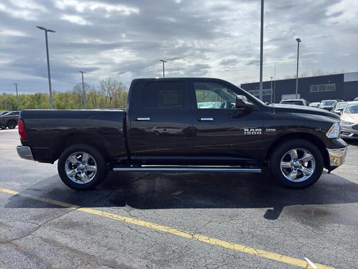 Brilliant Black Crystal Pearlcoat 2017 RAM 1500 Big Horn