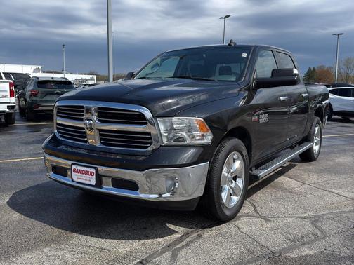 Brilliant Black Crystal Pearlcoat 2017 RAM 1500 Big Horn