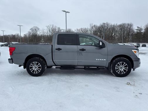 2024 Nissan Titan SV