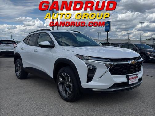 Summit White 2024 Chevrolet Trax LT
