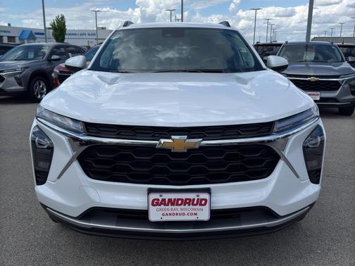 Summit White 2024 Chevrolet Trax LT