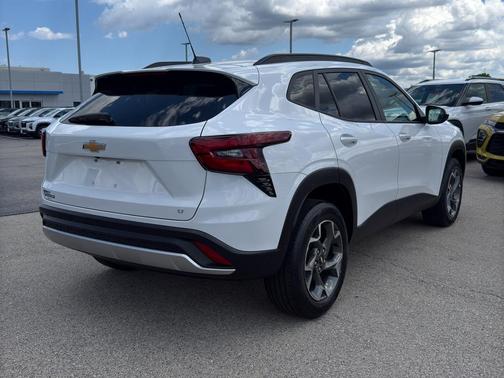 Summit White 2024 Chevrolet Trax LT