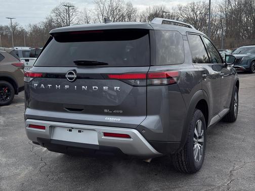 2025 Nissan Pathfinder SL