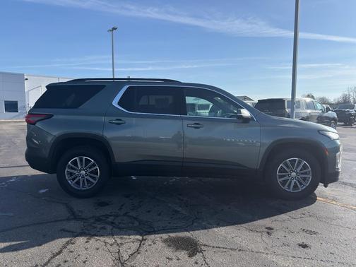 Silver Sage Metallic 2023 Chevrolet Traverse LT Leather