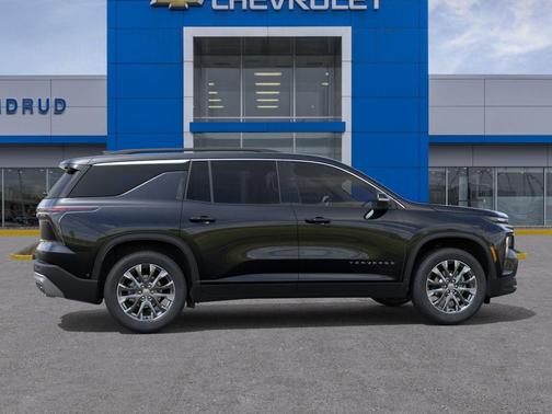Mosaic Black Metallic 2026 Chevrolet Traverse LT