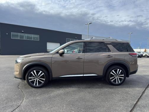 2025 Nissan Pathfinder Platinum