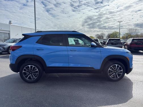 Fountain Blue 2024 Chevrolet Trailblazer LT