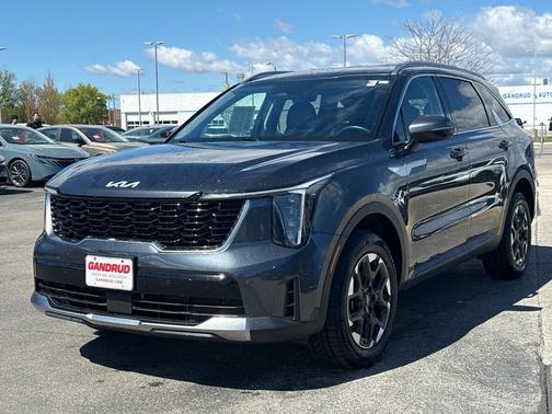 Gray 2024 Kia Sorento S