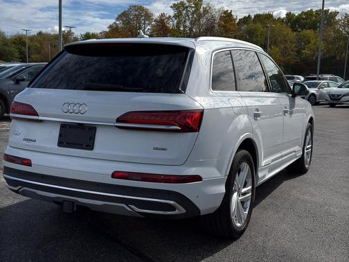 2023 Audi Q7 55 Premium Plus