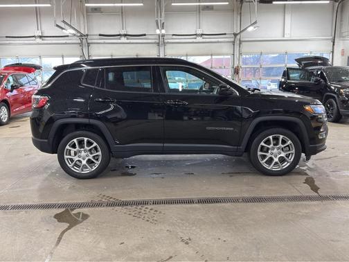 2023 Jeep Compass Latitude Lux