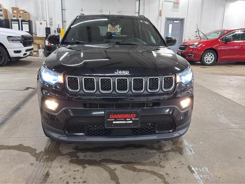2023 Jeep Compass Latitude Lux