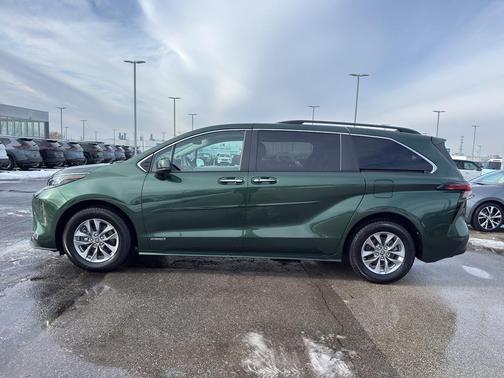 2021 Toyota Sienna XLE