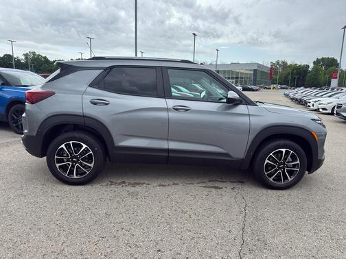 Sterling Gray Metallic 2024 Chevrolet Trailblazer LT