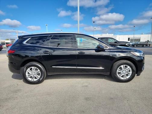 Photo 2 of 24 of 2021 Buick Enclave Essence