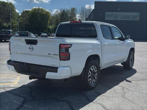 2024 Nissan Frontier SL