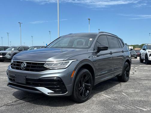 Platinum Gray Metallic 2024 Volkswagen Tiguan 2.0T SE R-Line Black